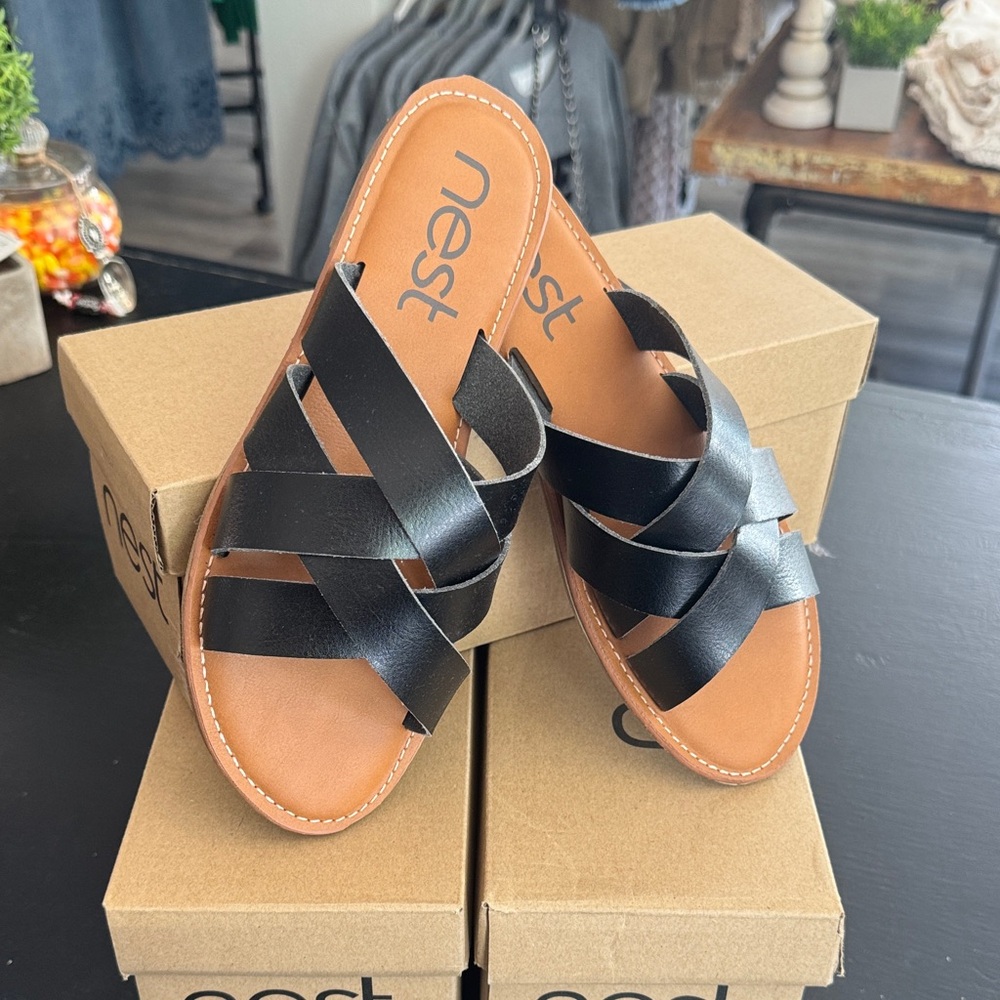 NEST Fragrances Black and Tan Women's Sandals